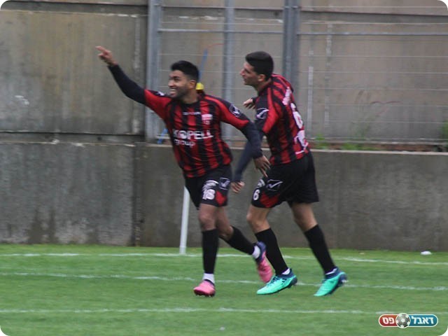 מרדכי עם צמד (דאפר מחאמיד)